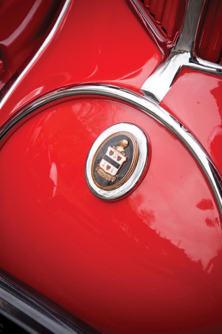 Детали экстерьера Cord L-29 Convertible 1930 года  (фото 14 из 47)